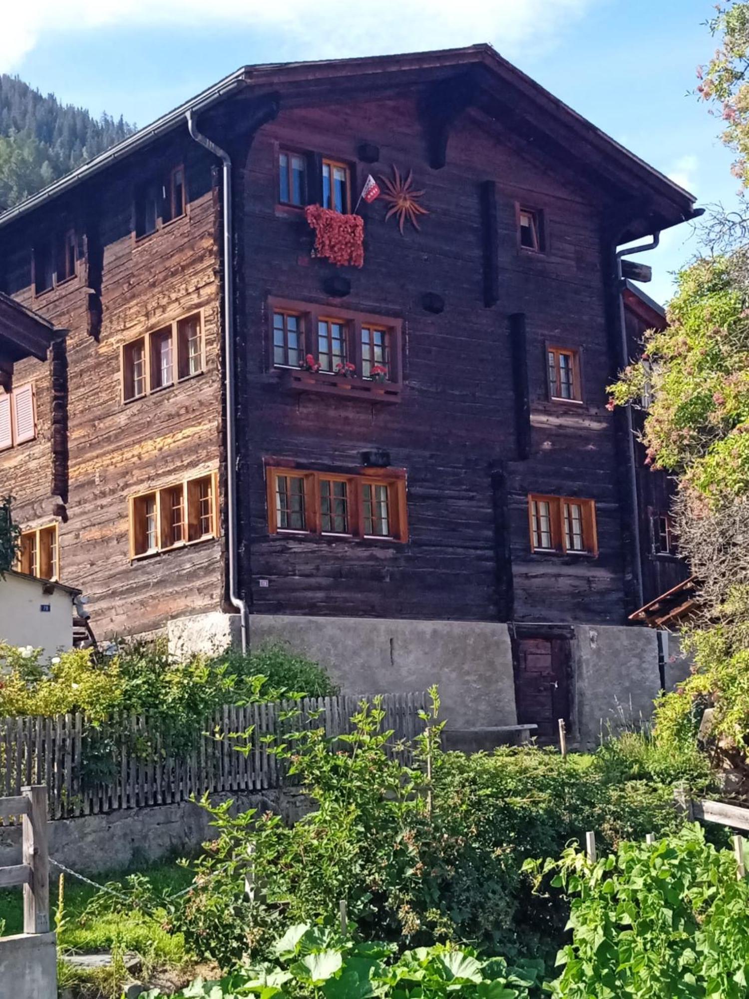 Heimeliges Walliserhaus Fiesch Exterior photo